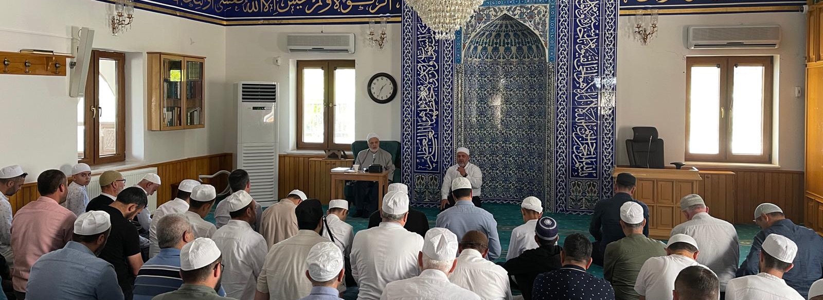 Kalender Camii'nde Bayramlaşma